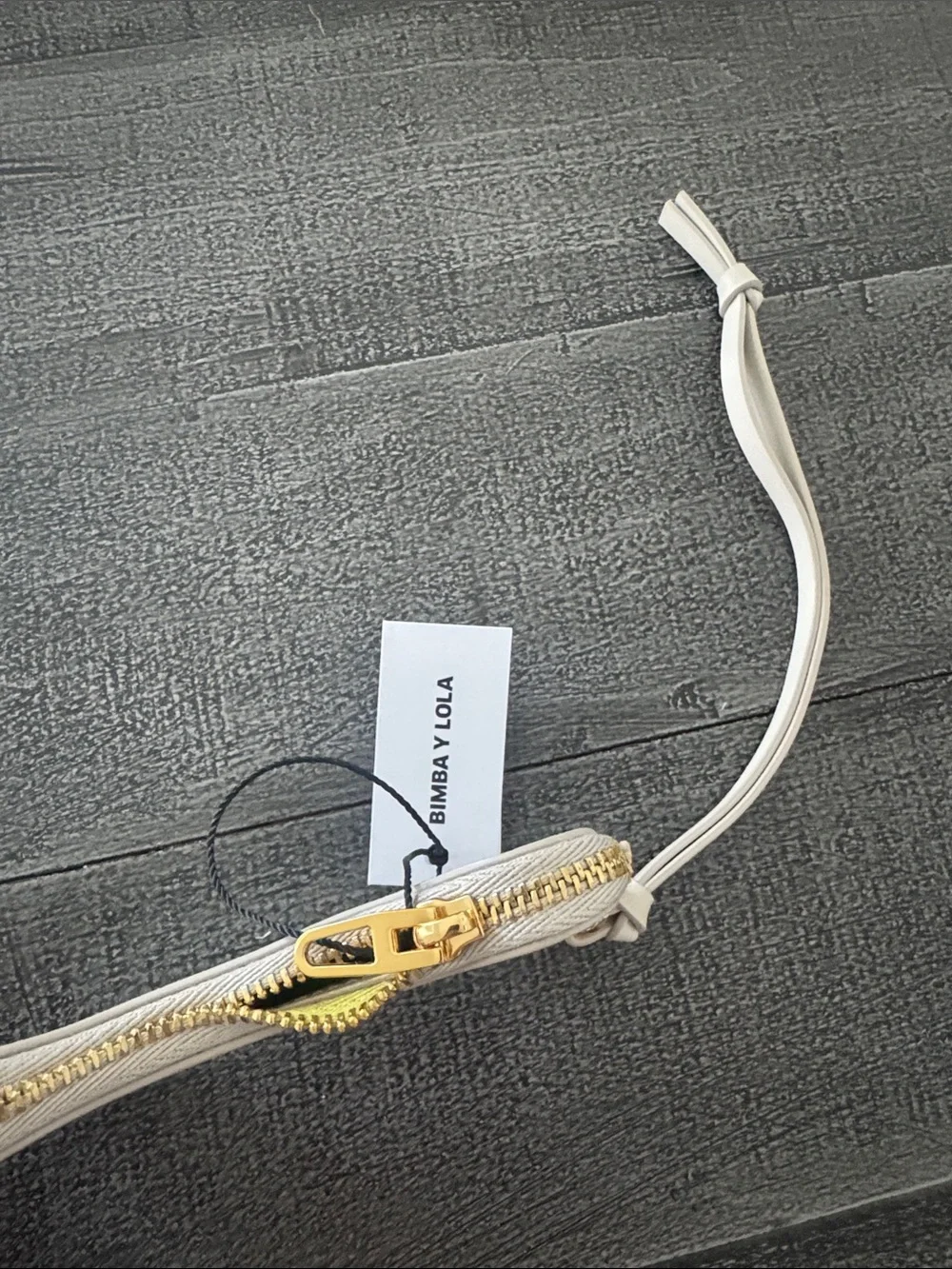 BIMBA Y LOLA Cream Bone-Shaped Dog Treat Pouch with Wrist Strap